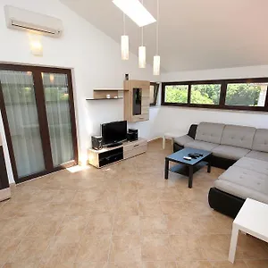 Apartment Vv, Pula